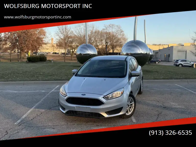 2017 Ford Focus 5 Door Hatch SE photo 1