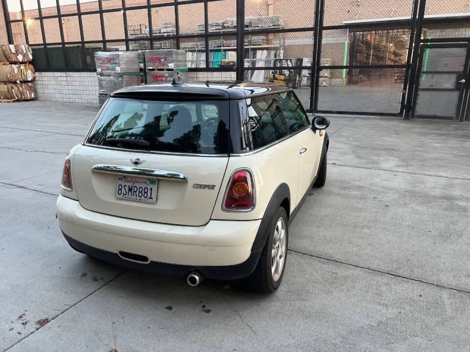 2009 MINI Cooper Base photo 5