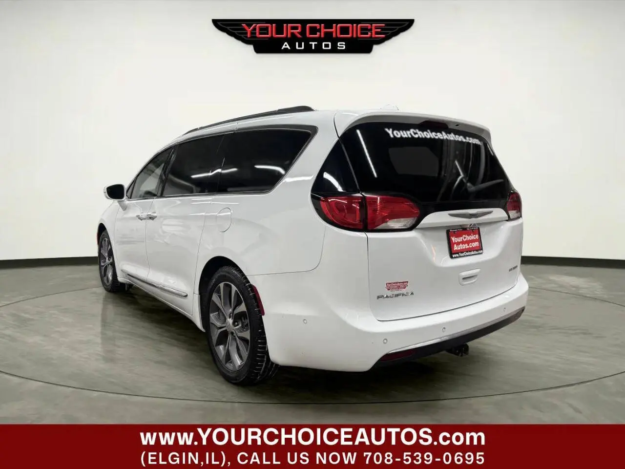 2017 Chrysler Pacifica Limited photo 3