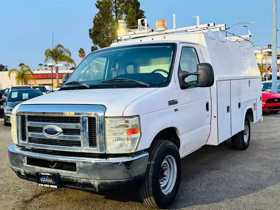 2011 Ford E-Series's photo