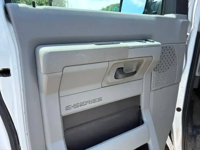 2013 Ford E-Series E-250 Van photo 4