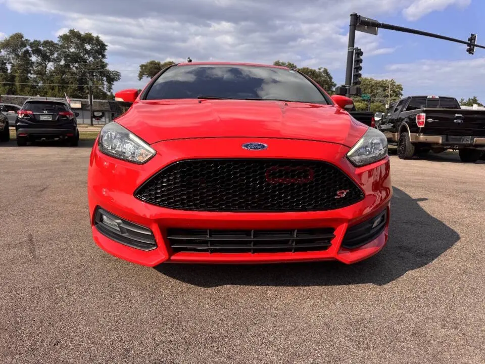 2017 Ford Focus 5 Door Hatch ST photo 4
