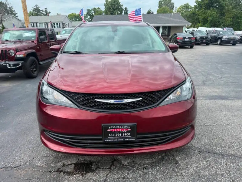 2018 Chrysler Pacifica L photo 3