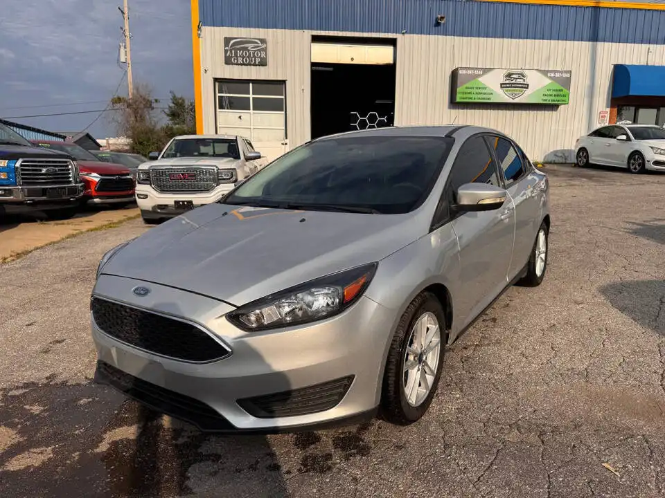 2016 Ford Focus Sedan SE's photo