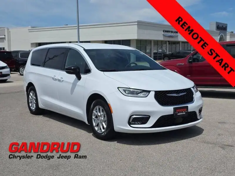 2026 Chrysler Pacifica Select photo 1