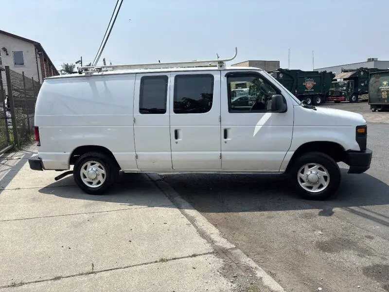 2012 Ford E-Series E-150 Van photo 3
