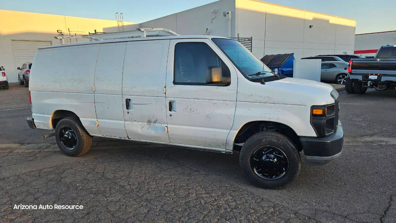 2011 Ford E-Series E-150 Van photo 4