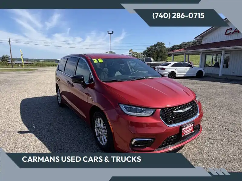 2025 Chrysler Pacifica Select's photo