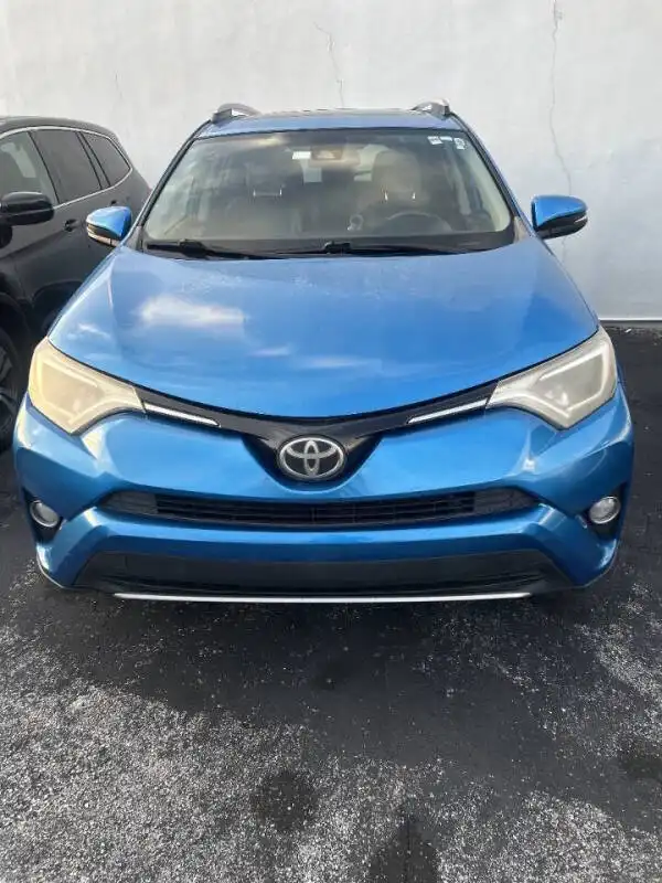 2017 Toyota RAV4 XLE's photo