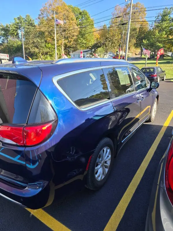 2018 Chrysler Pacifica Touring L Plus photo 4
