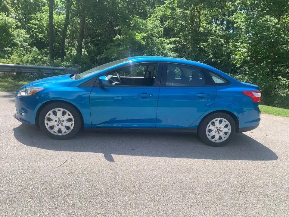 2012 Ford Focus SE Sedan photo 5