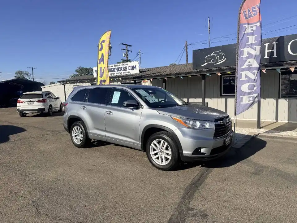 2016 Toyota Highlander LE's photo