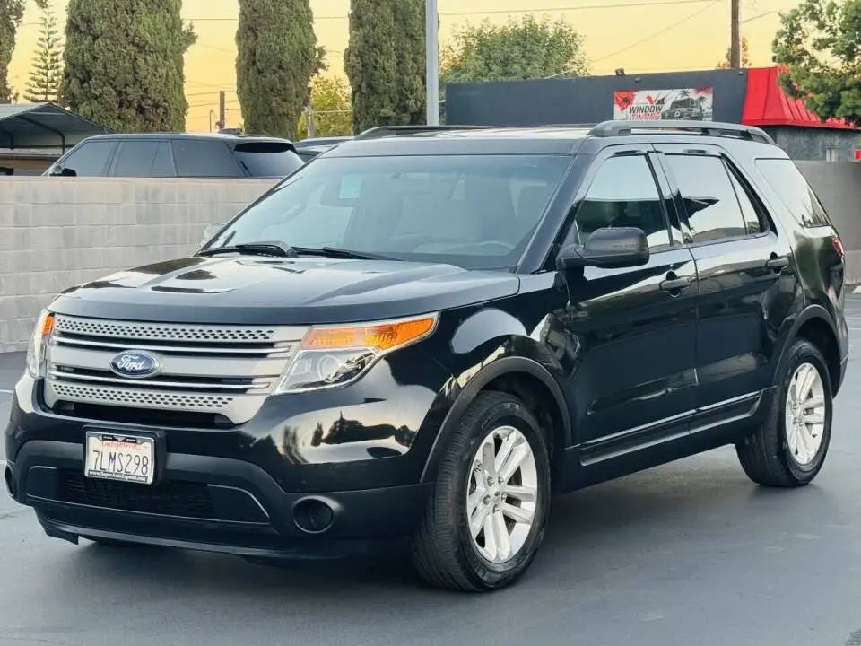 2015 Ford Explorer Base photo 1