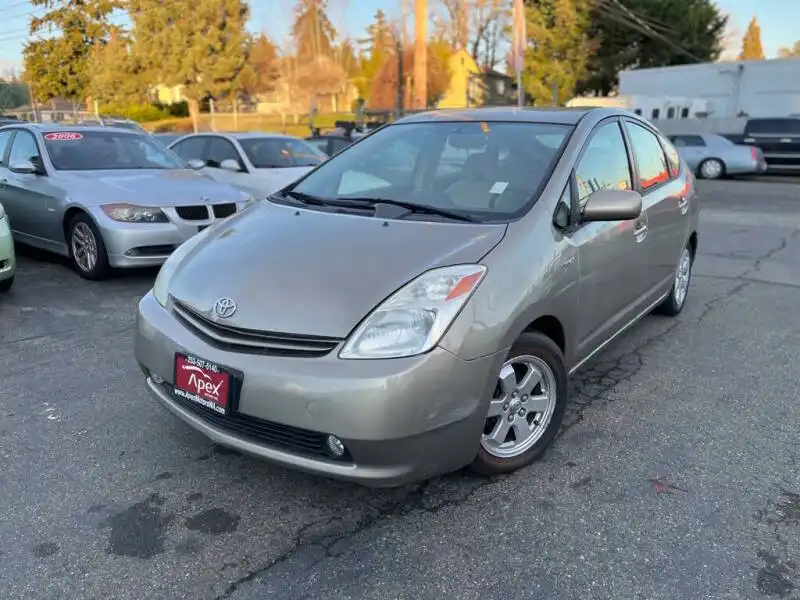 2004 Toyota Prius Base's photo