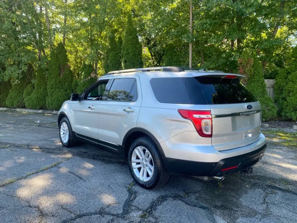 2013 Ford Explorer XLT photo 3