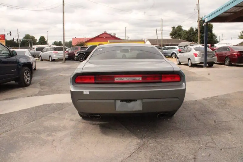 2012 Dodge Challenger SXT photo 4