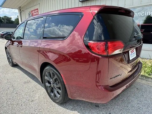 2020 Chrysler Pacifica Touring photo 5