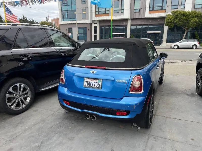 2010 MINI Cooper S photo 3