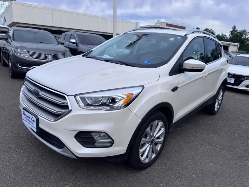 2017 Ford Escape Titanium 4WD photo 3