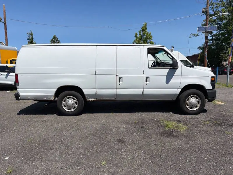 2014 Ford E-Series E-250 Extended photo 3