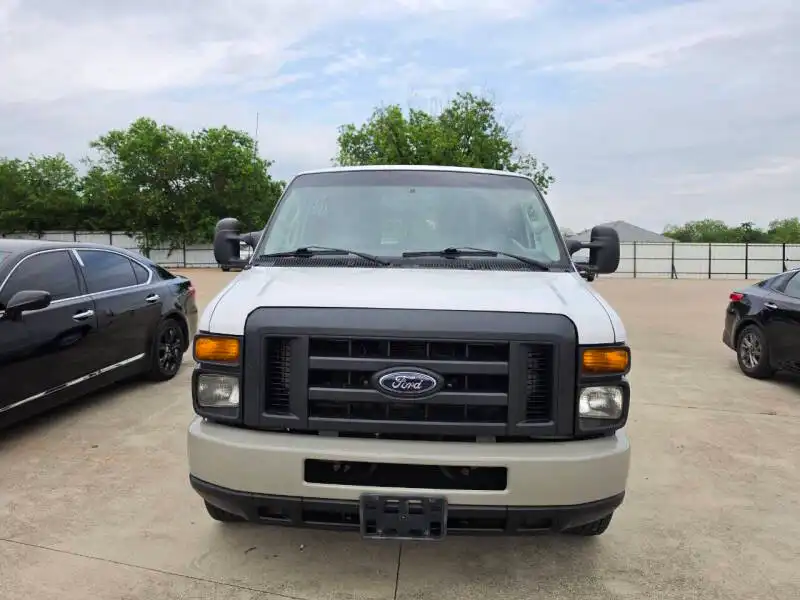 2009 Ford E-Series E-150 Van's photo