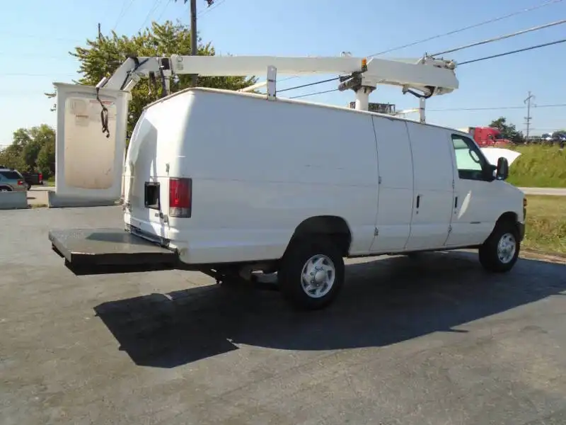 2011 Ford E-Series E-350 Super Duty Extended's photo