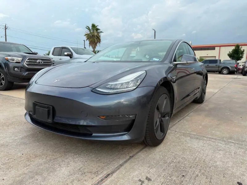 2019 Tesla Model 3 Standard Range Plus photo 3