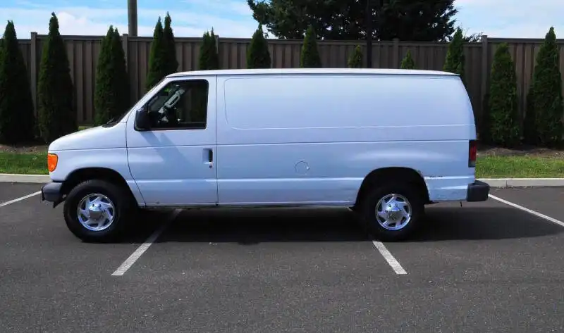 2006 Ford E-Series E-250 Van's photo