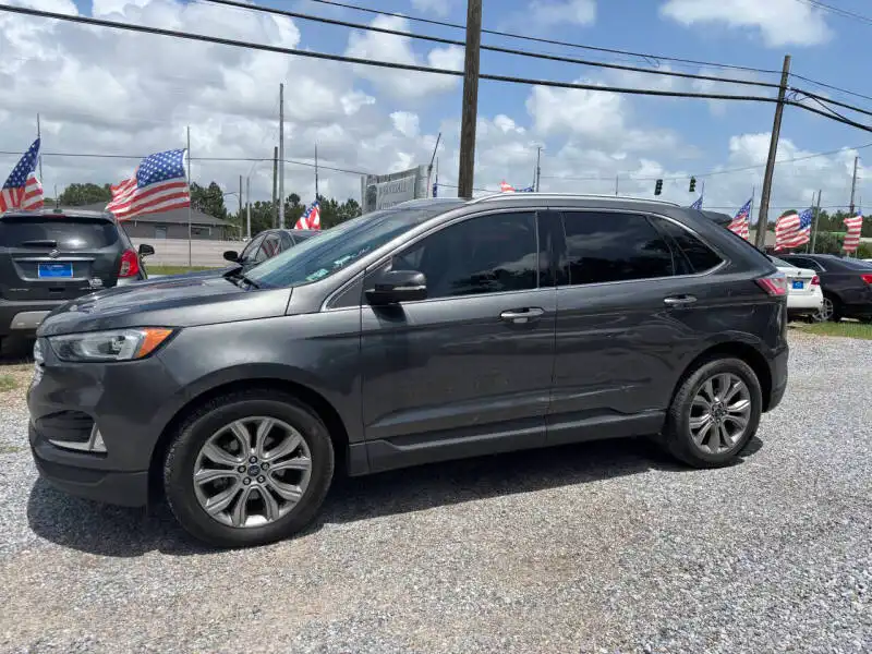 2019 Ford Edge Titanium's photo