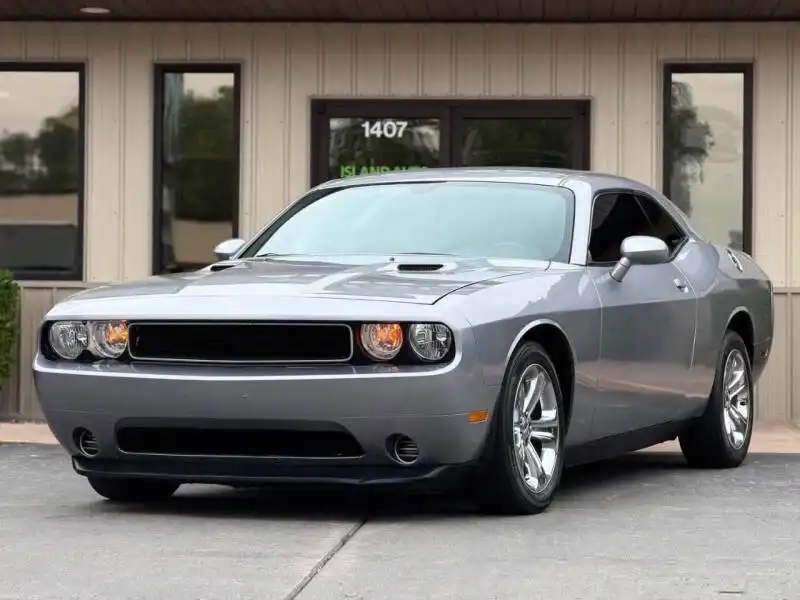2014 Dodge Challenger SXT's photo