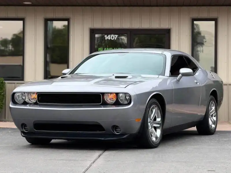 2014 Dodge Challenger SXT's photo