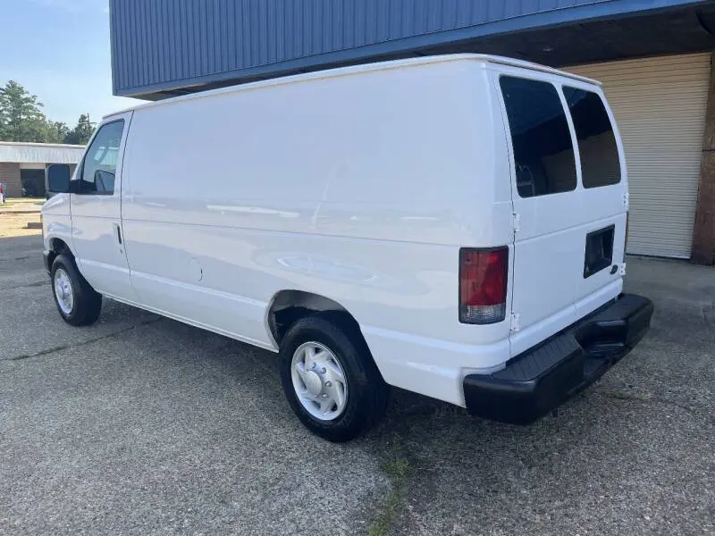2008 Ford E-Series E-150 Van photo 4
