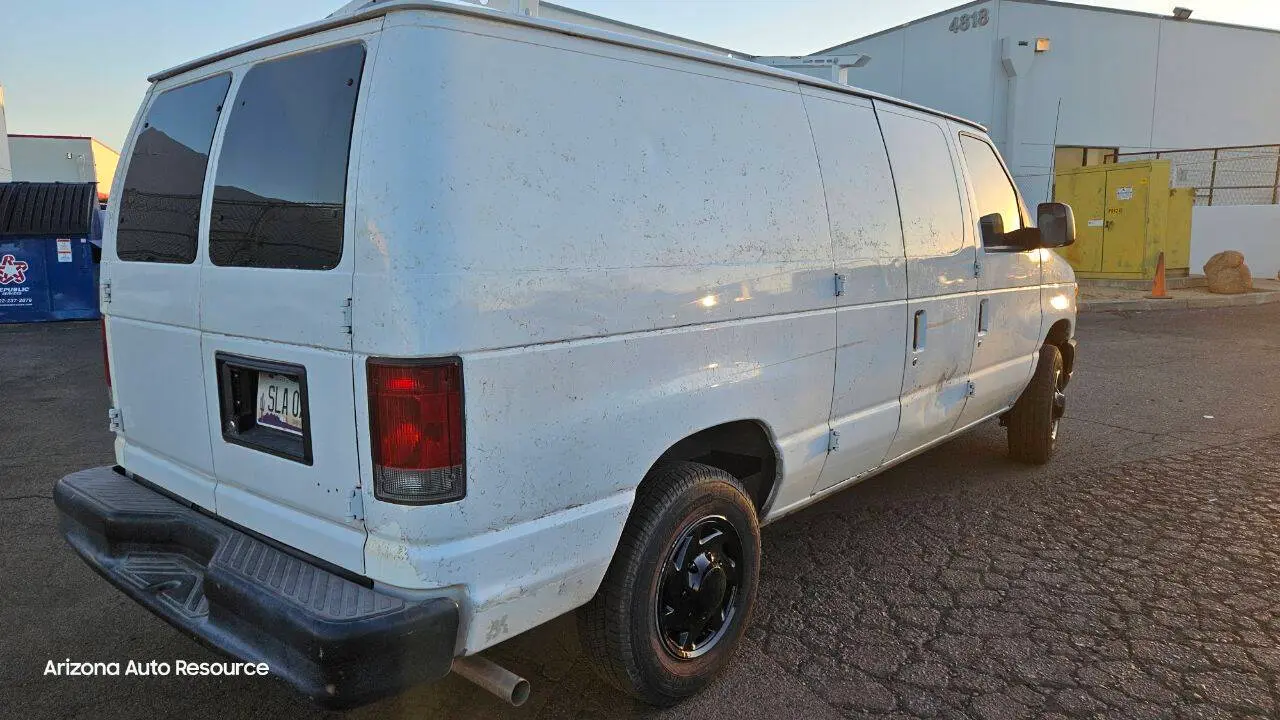 2011 Ford E-Series E-150 Van photo 5