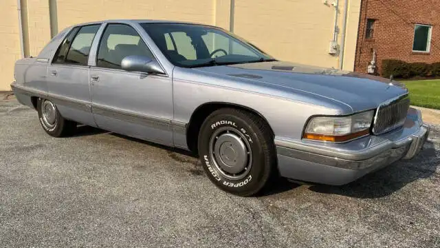1995 Buick Roadmaster's photo
