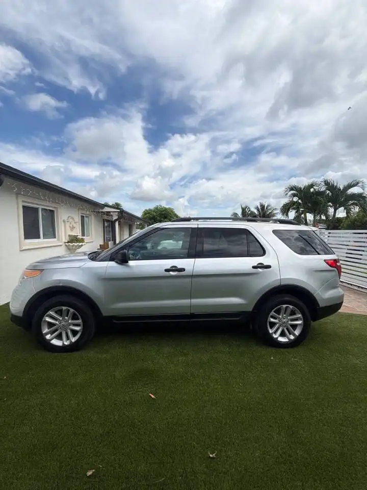 2014 Ford Explorer Base 4WD's photo