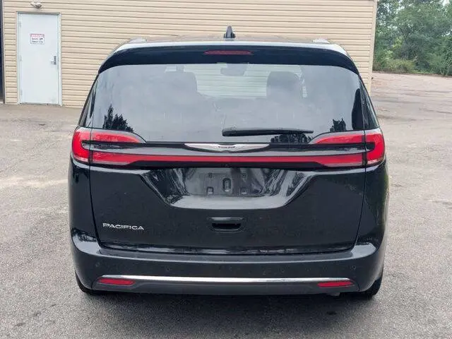 2025 Chrysler Pacifica Select photo 4