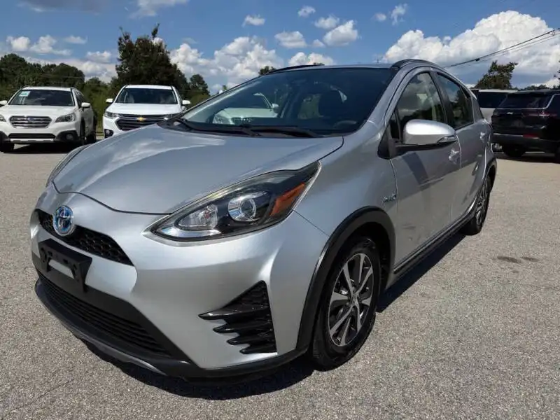 2018 Toyota Prius c Three's photo
