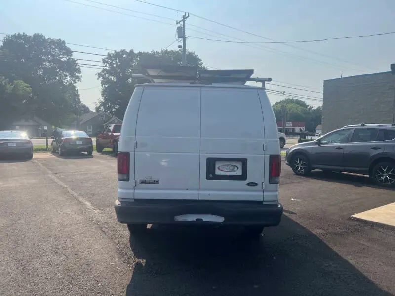2003 Ford E-Series E-250 Van photo 4