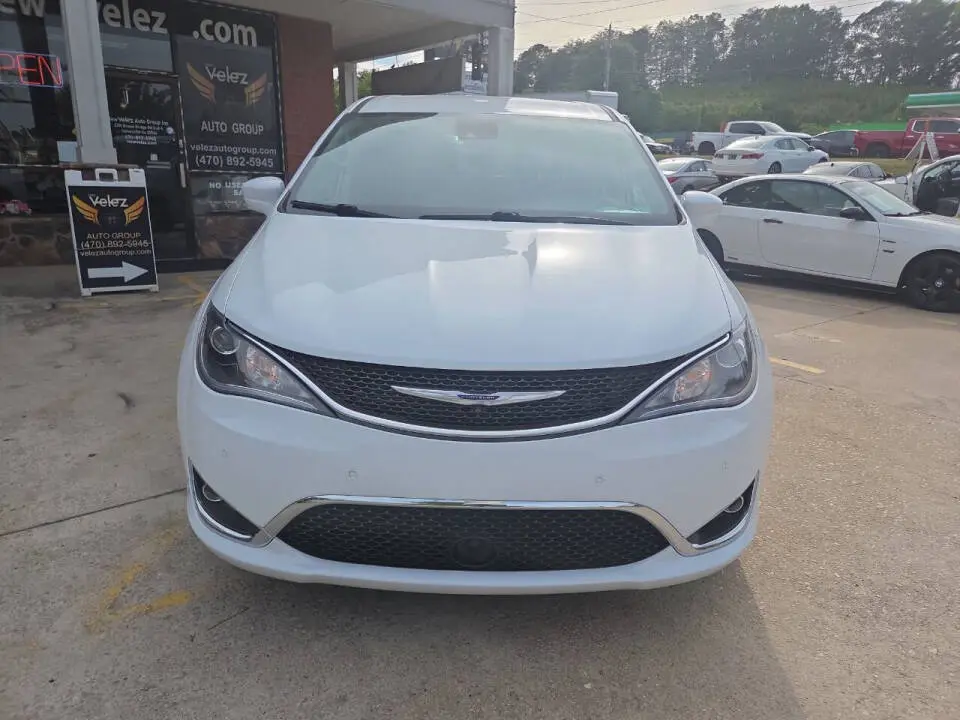 2019 Chrysler Pacifica Touring Plus photo 3