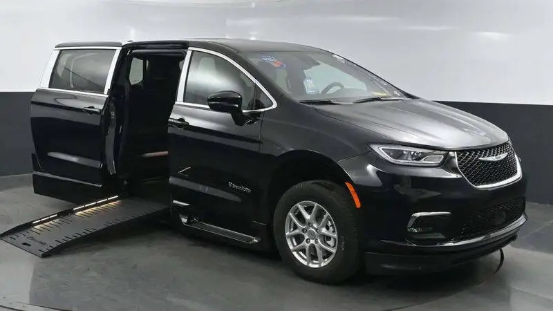 2025 Chrysler Pacifica Select photo 1