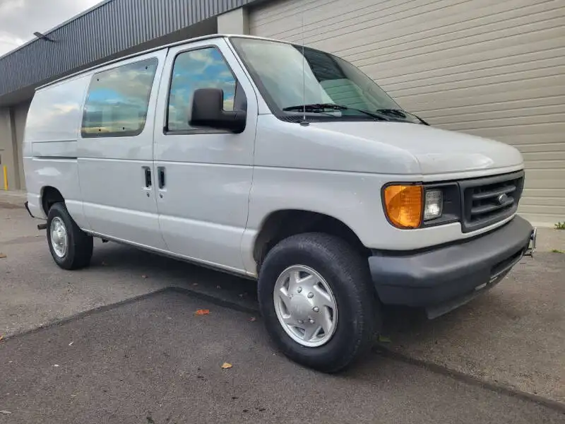 2005 Ford E-Series E-250 Van's photo