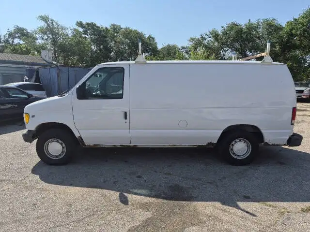 2000 Ford E-Series Base E-150's photo