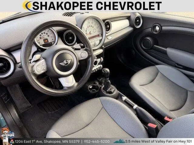 2009 MINI Cooper Base photo 4