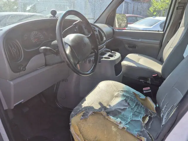 2000 Ford E-Series Base E-150 photo 4