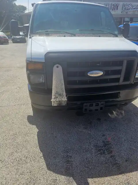 2014 Ford E-Series E-250 Van's photo