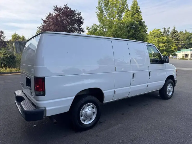 2013 Ford E-Series E-250 Van photo 3