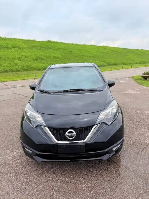 2017 Nissan Versa Note 1.6 SR CVT's photo