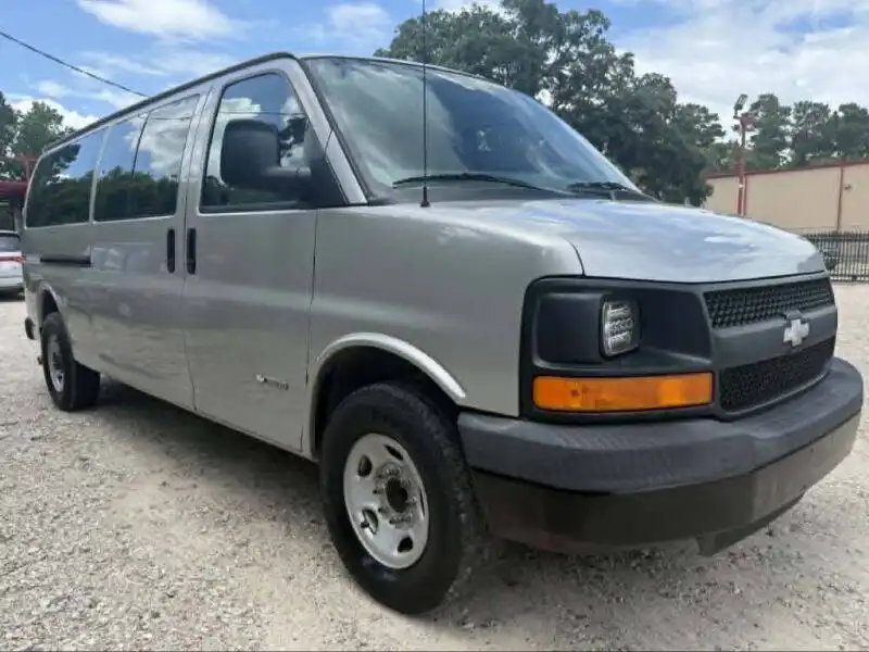 2005 Chevrolet Express 3500 Extended's photo