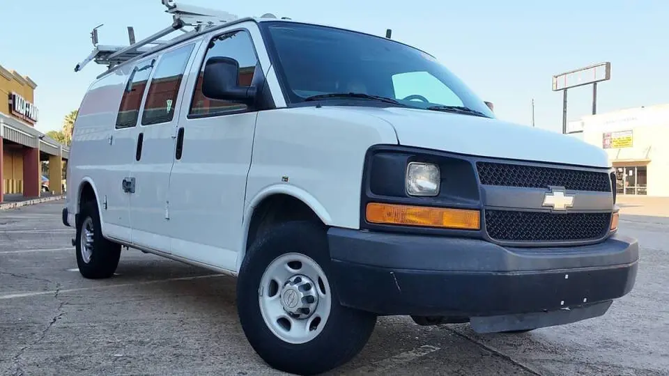 2013 Chevrolet Express 2500 Work Van HD photo 3