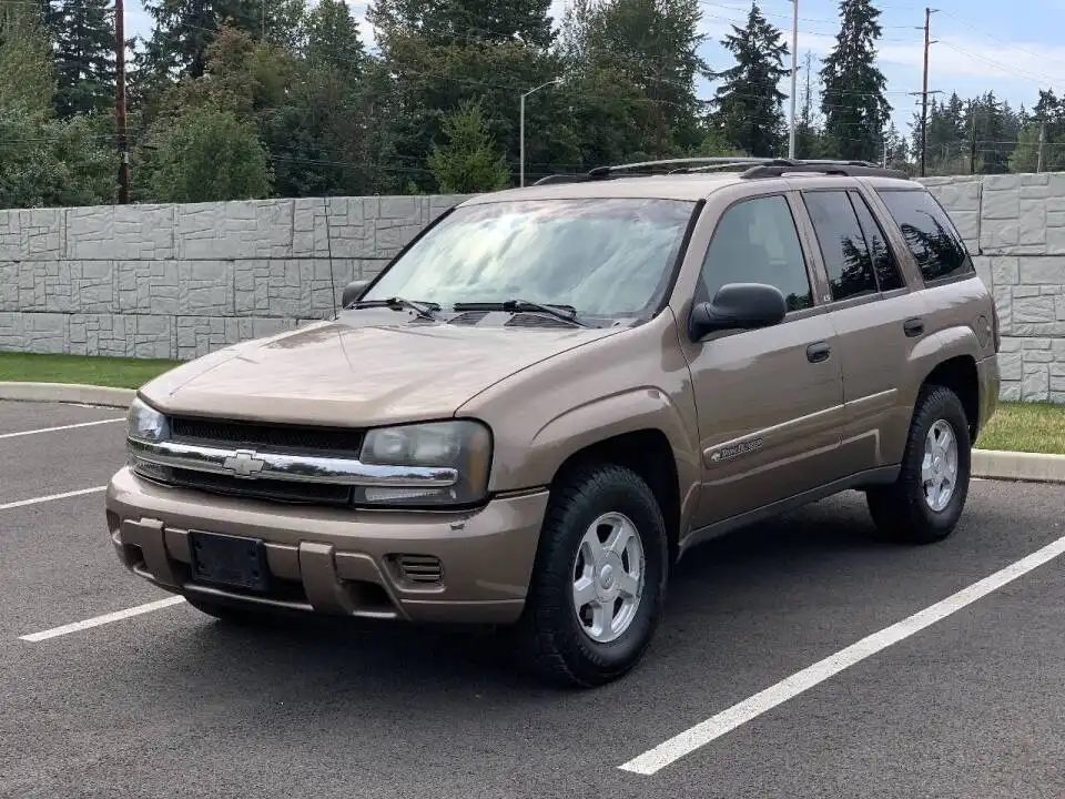2002 Chevrolet Trailblazer 2WD LS's photo